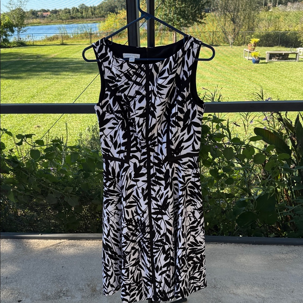 London Times Black and White Sleeveless Dress